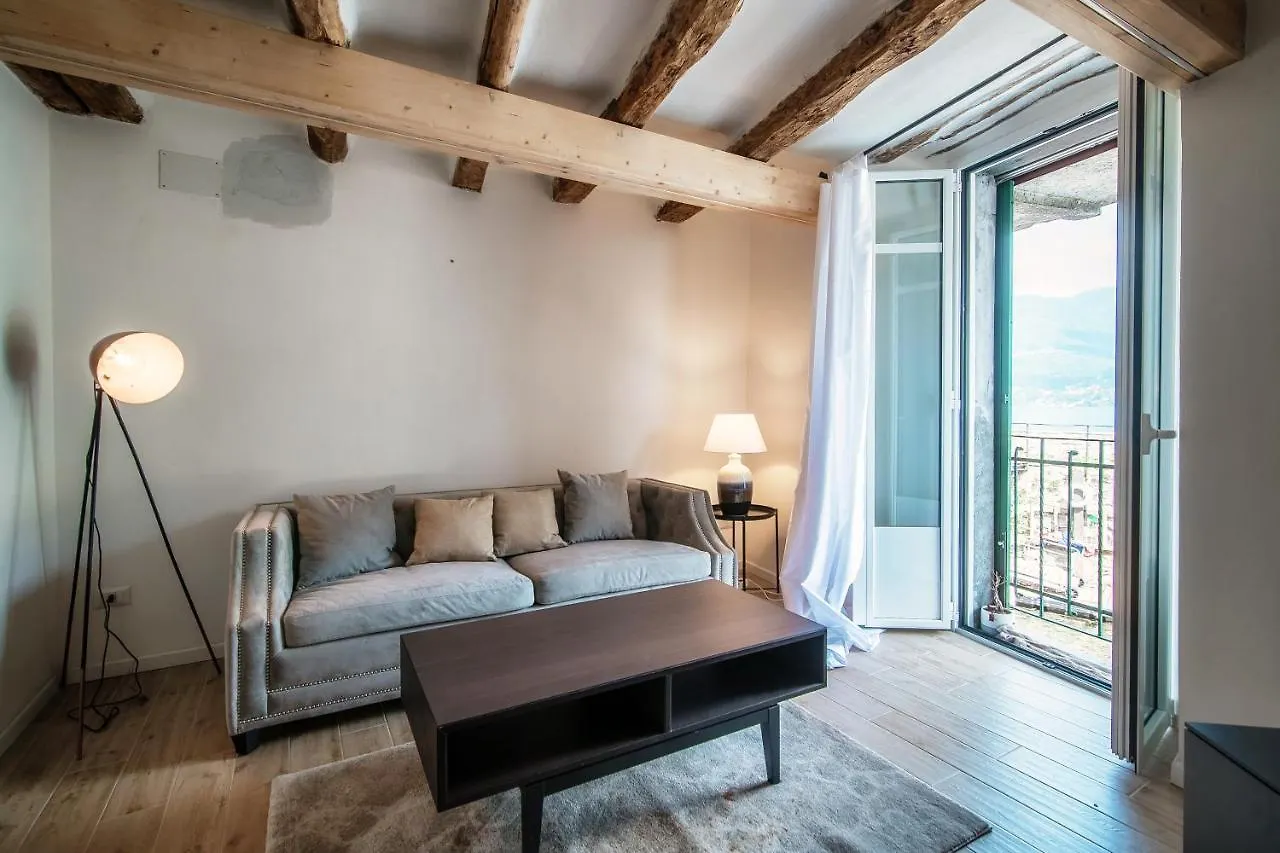 Acqua - By Myhomeincomo Moltrasio 0*,  Italie