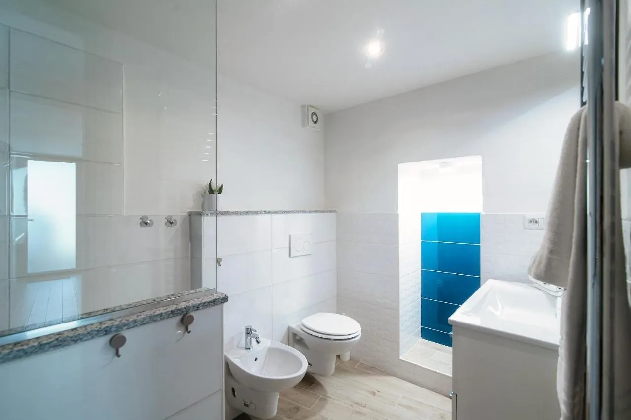 Acqua - By Myhomeincomo Moltrasio 0*,  Italien